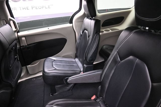 Used 2023 Chrysler Pacifica Touring-L FWD image 22