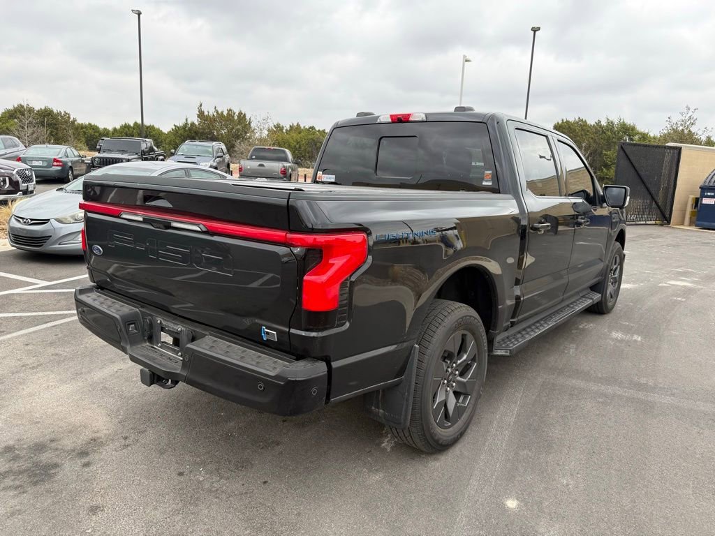 Used 2022 Ford F150 Lightning Lariat image 4