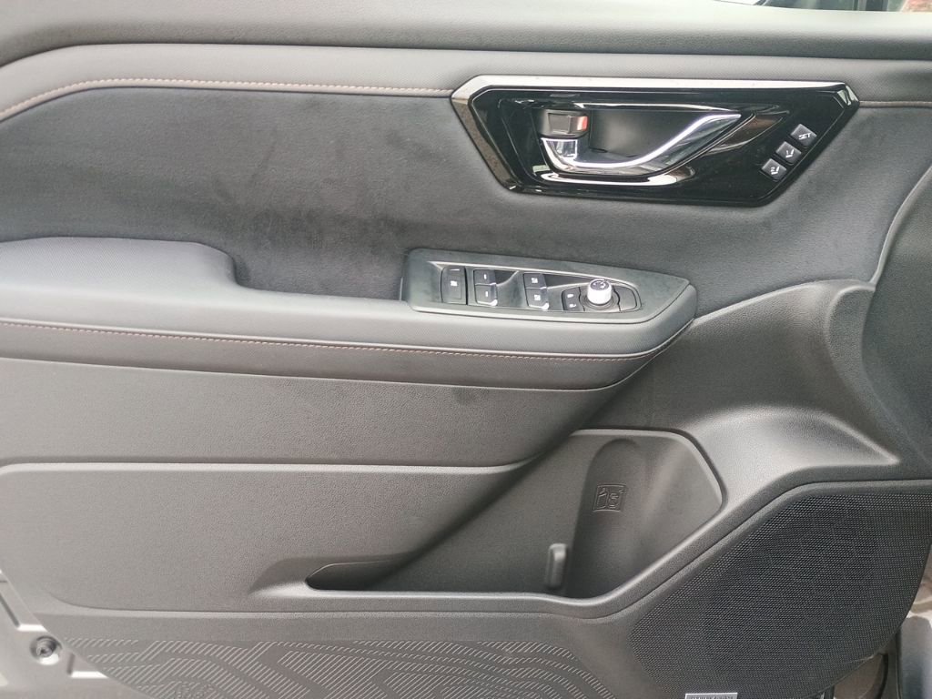 Used 2025 Subaru Forester Touring image 11