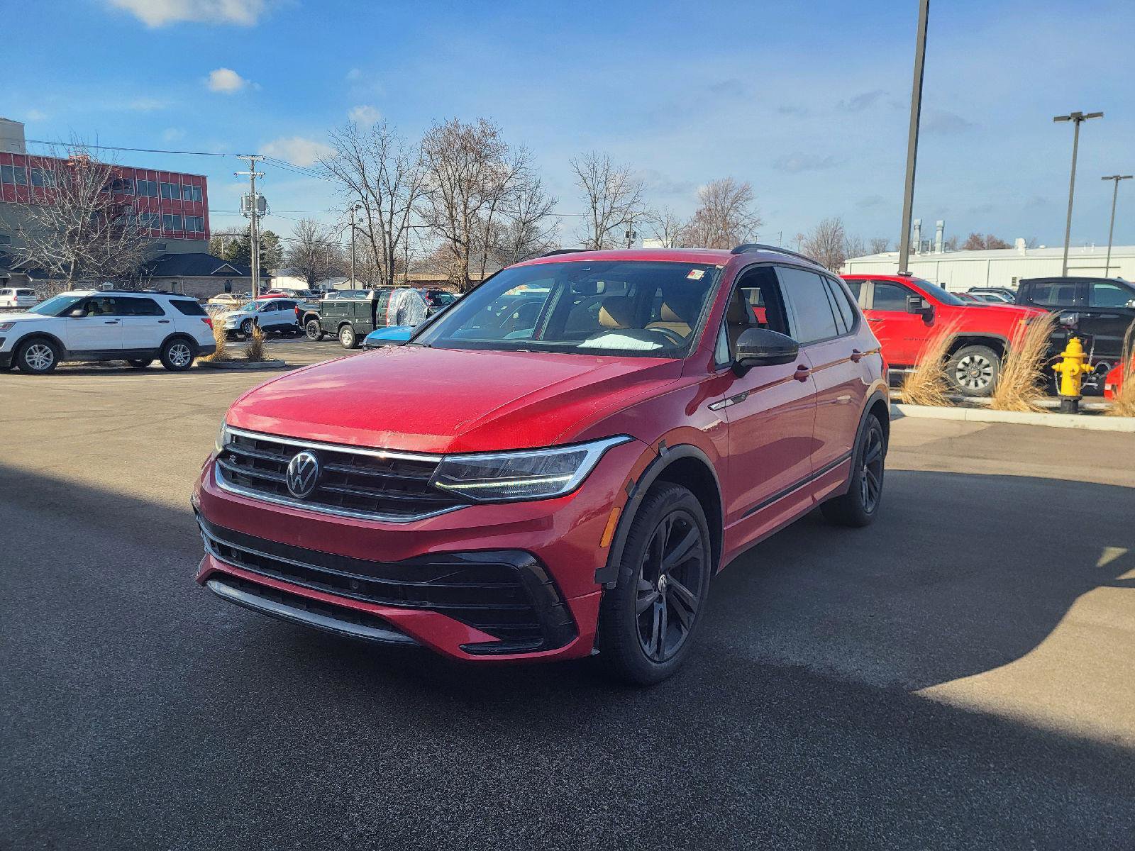 Used 2024 Volkswagen Tiguan SE R-Line image 7