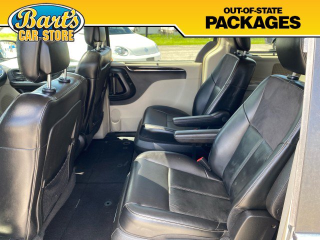 Used 2015 Chrysler Town & Country Limited Platinum FWD image 17