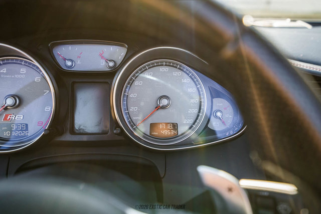 Used 2015 Audi R8 V8 w/ Full Leather Package image 61