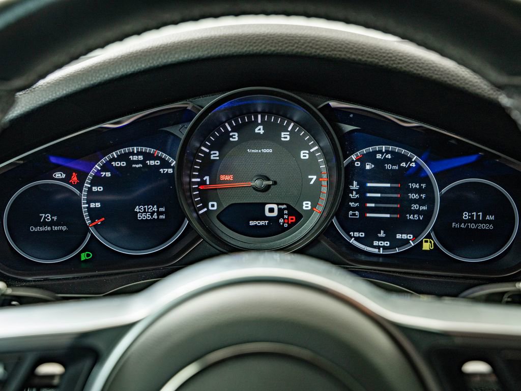 Certified 2023 Porsche Cayenne Platinum Edition image 31