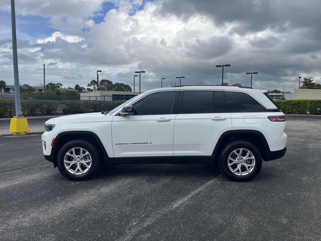 Used 2022 Jeep Grand Cherokee Limited w/ Luxury Tech Group II image 15