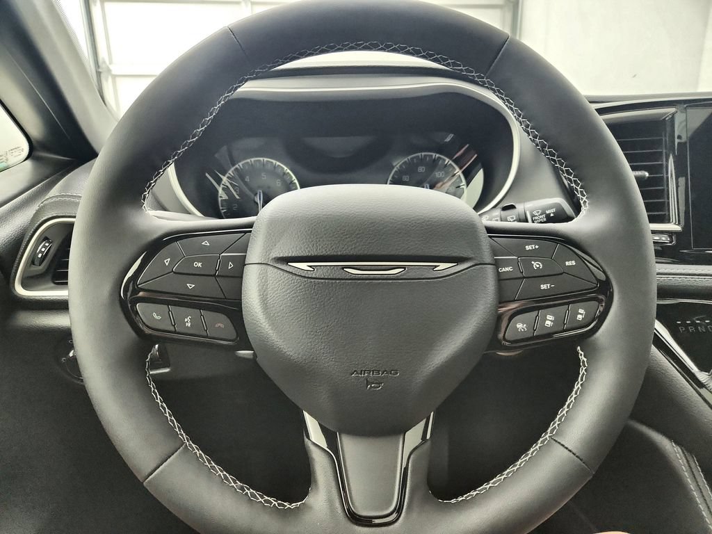 New 2027 Chrysler Pacifica Limited AWD/4WD image 21