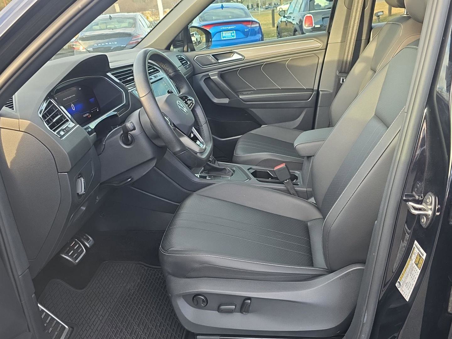Used 2023 Volkswagen Tiguan SE R-Line image 17