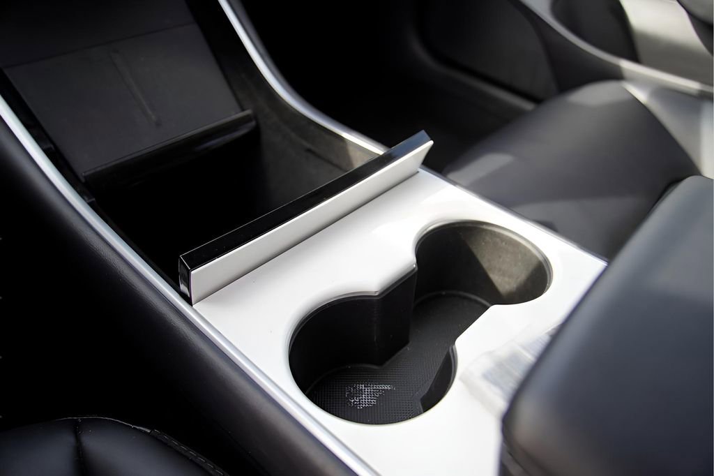 Used 2020 Tesla Model 3 Standard Range image 19