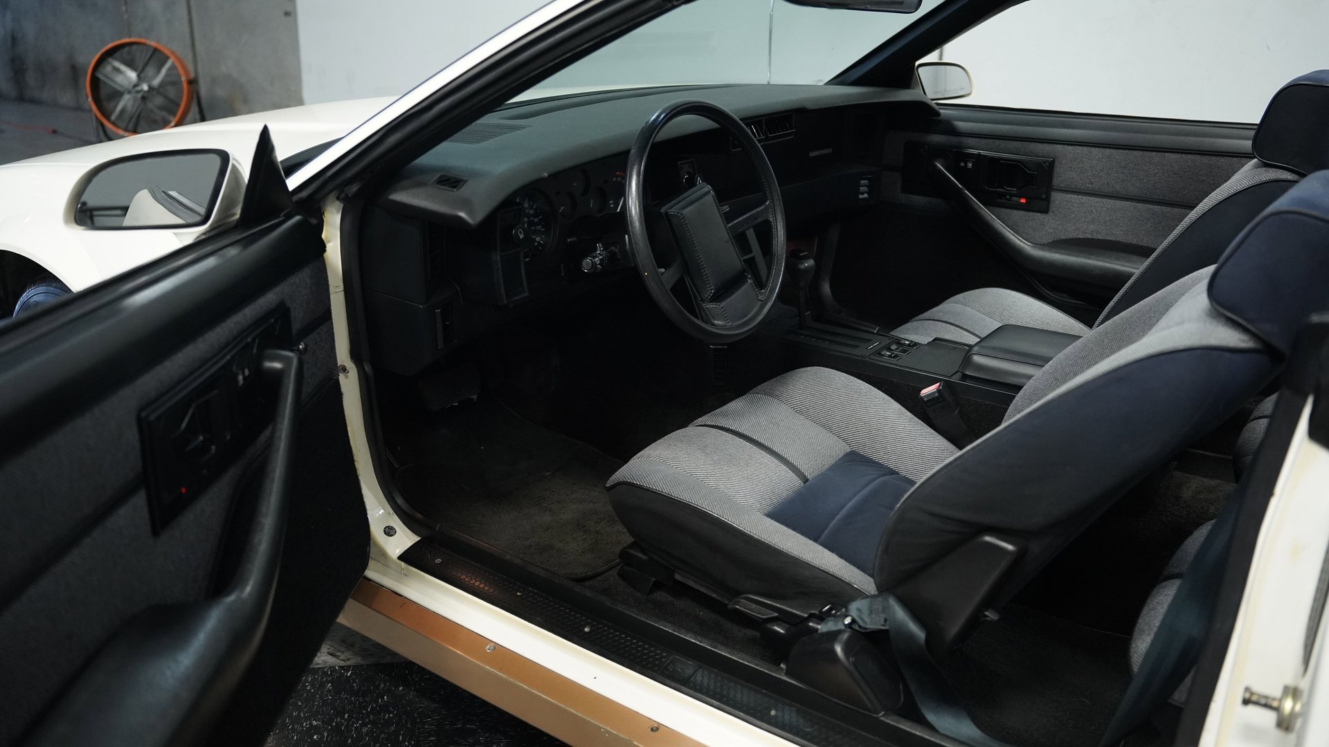 Used 1988 Chevrolet Camaro LT image 4