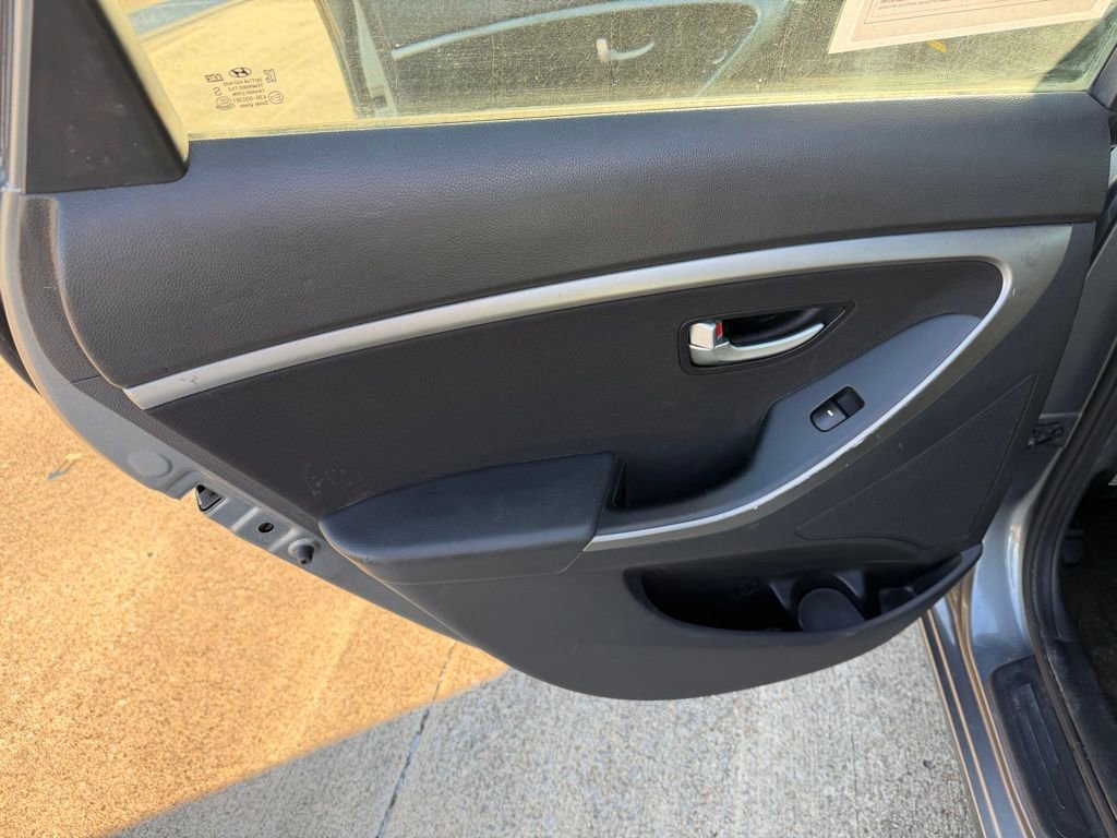 Used 2017 Hyundai Elantra GT image 11