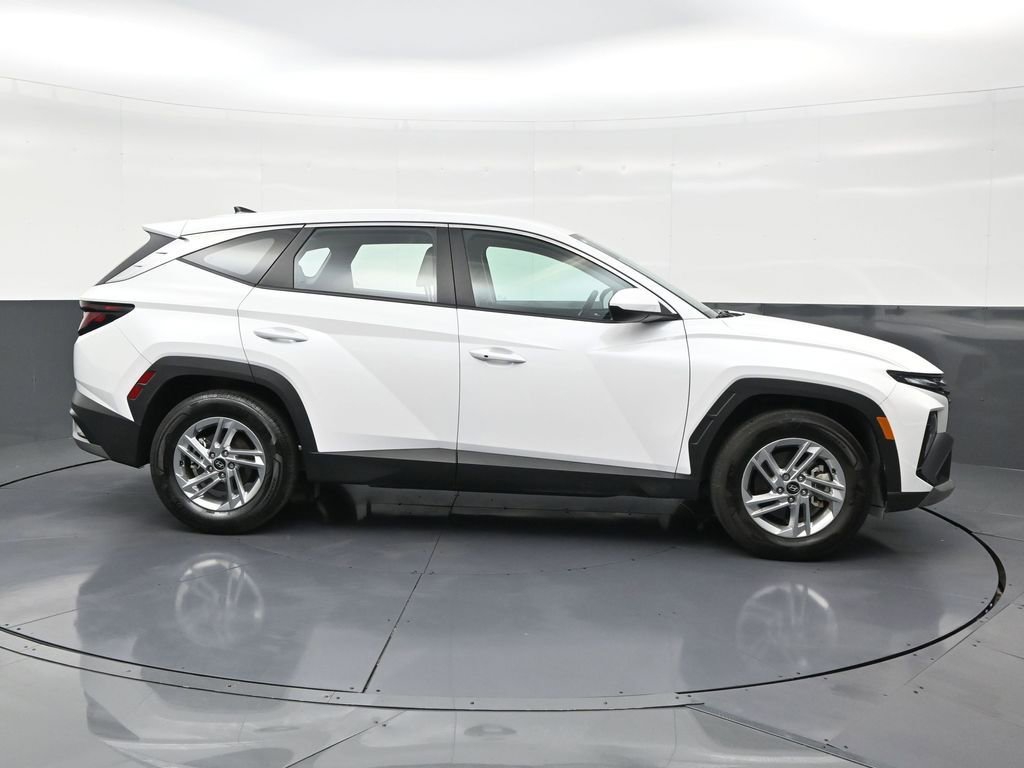 Used 2025 Hyundai Tucson SE image 6