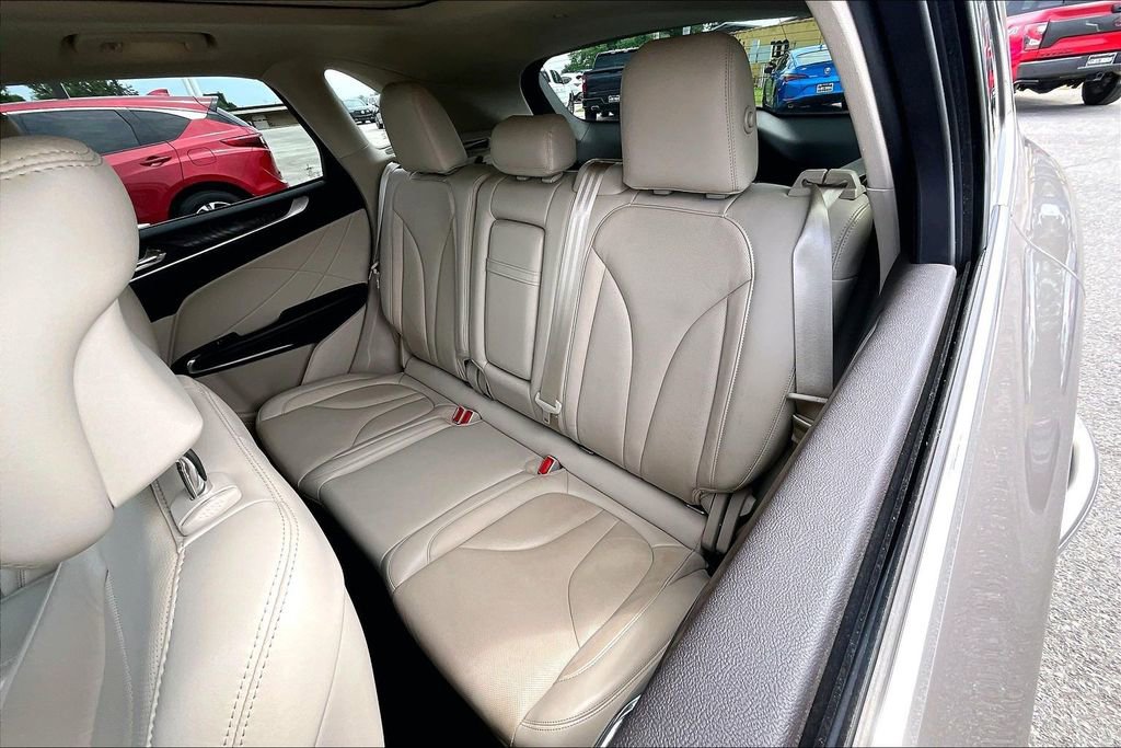Used 2019 Lincoln MKC Reserve w/ MKC Technology Package FWD image 35