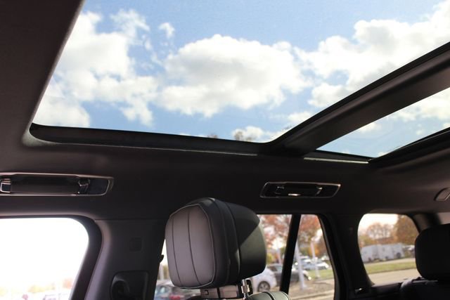 Used 2025 Land Rover Range Rover SE image 19