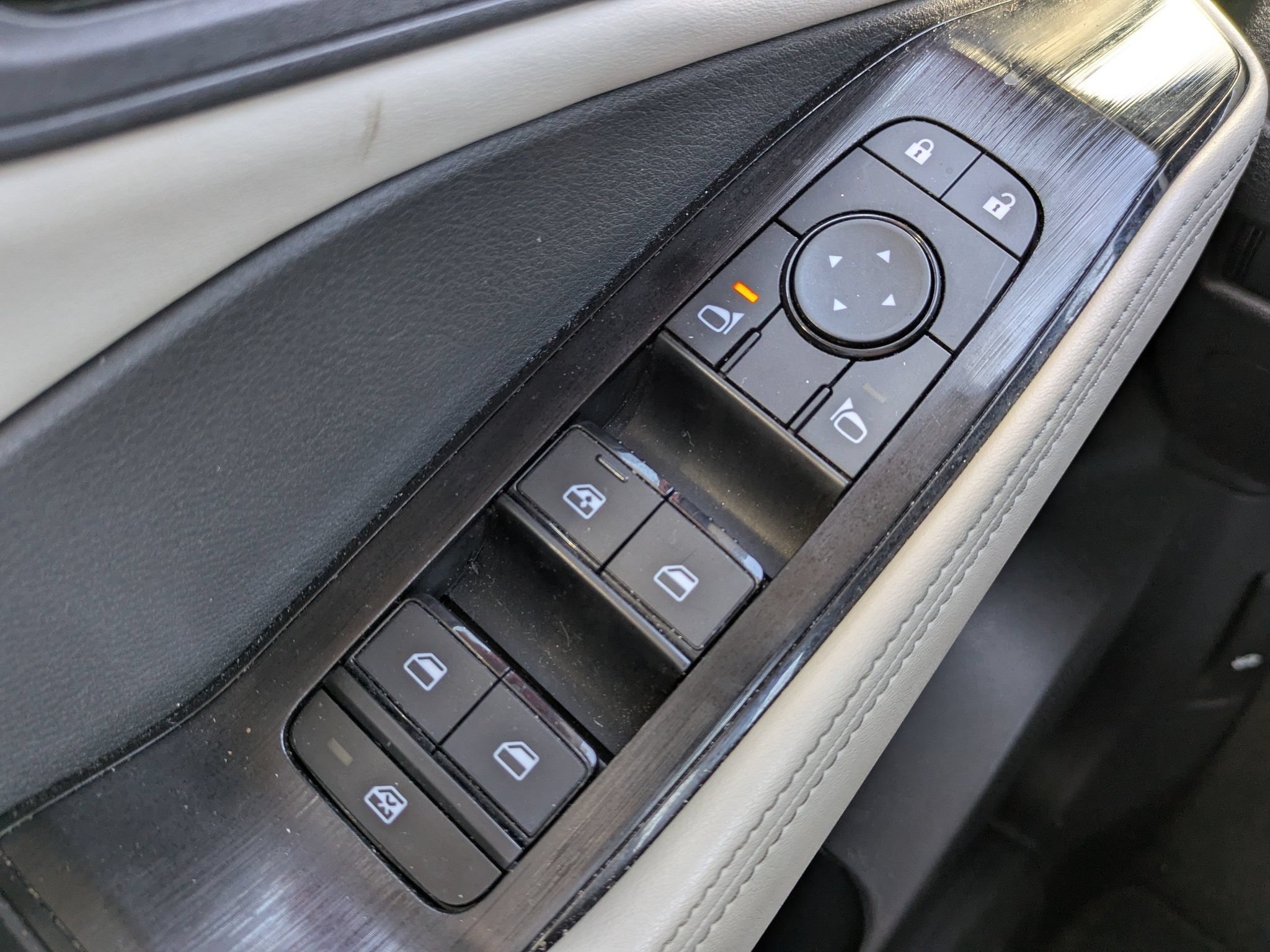 Used 2025 Nissan Rogue SV AWD/4WD image 23