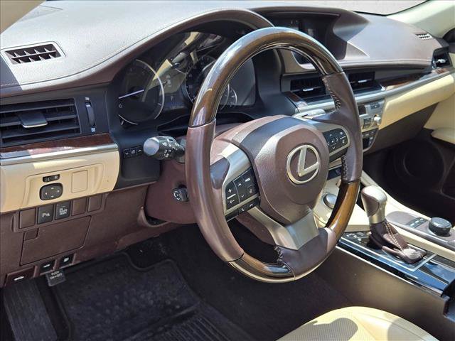 Used 2016 Lexus ES 350 w/ Premium Package w/Wood Trim FWD image 10