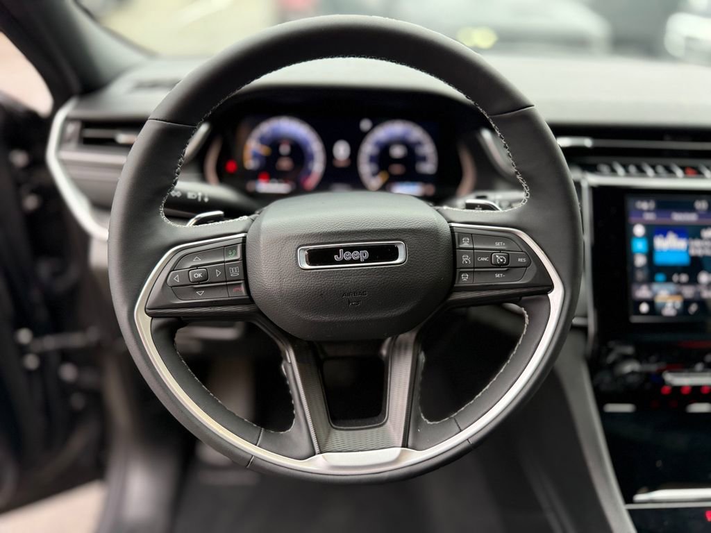 Used 2024 Jeep Grand Cherokee Altitude image 6