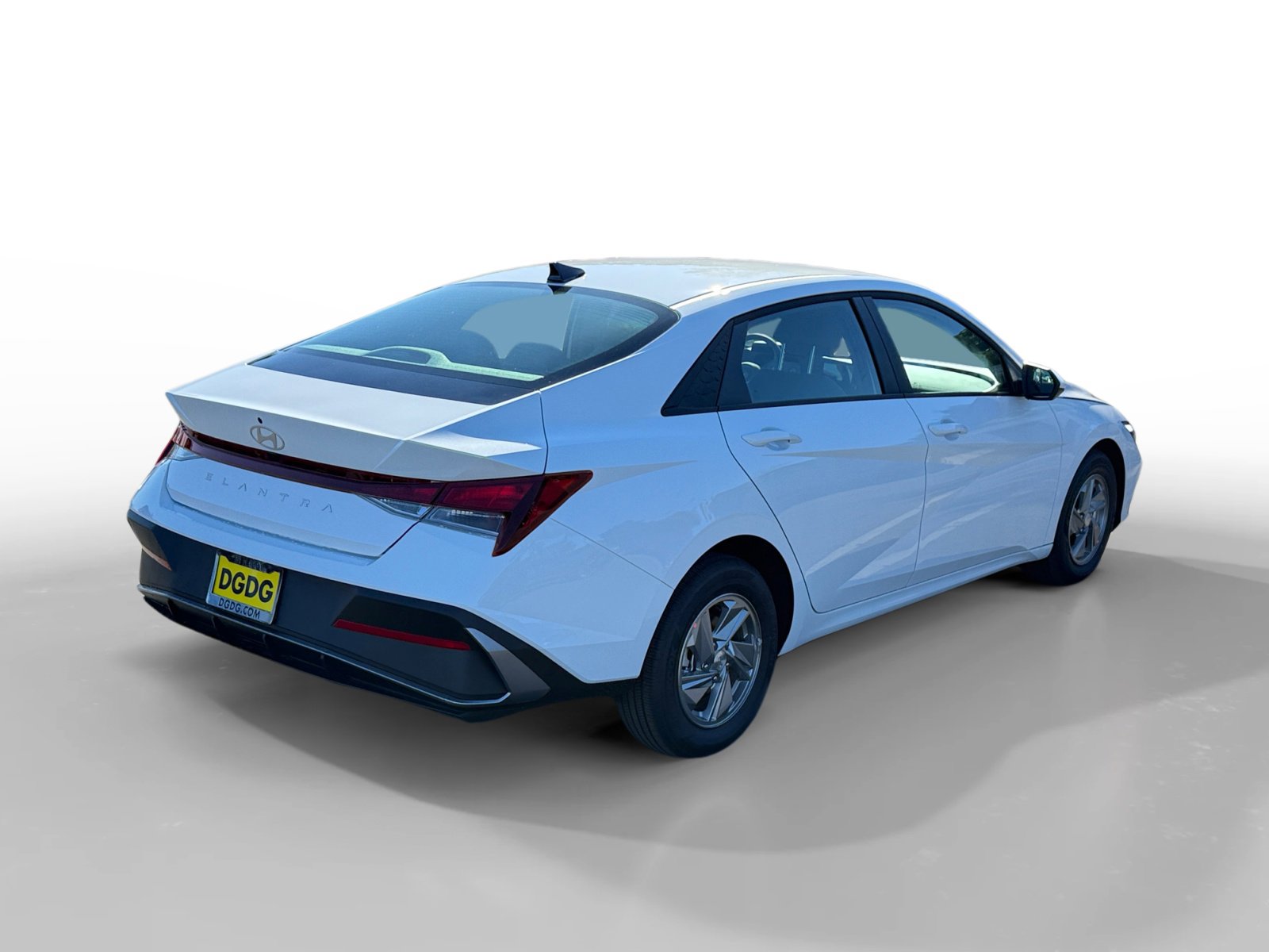 New 2026 Hyundai Elantra SE FWD image 5