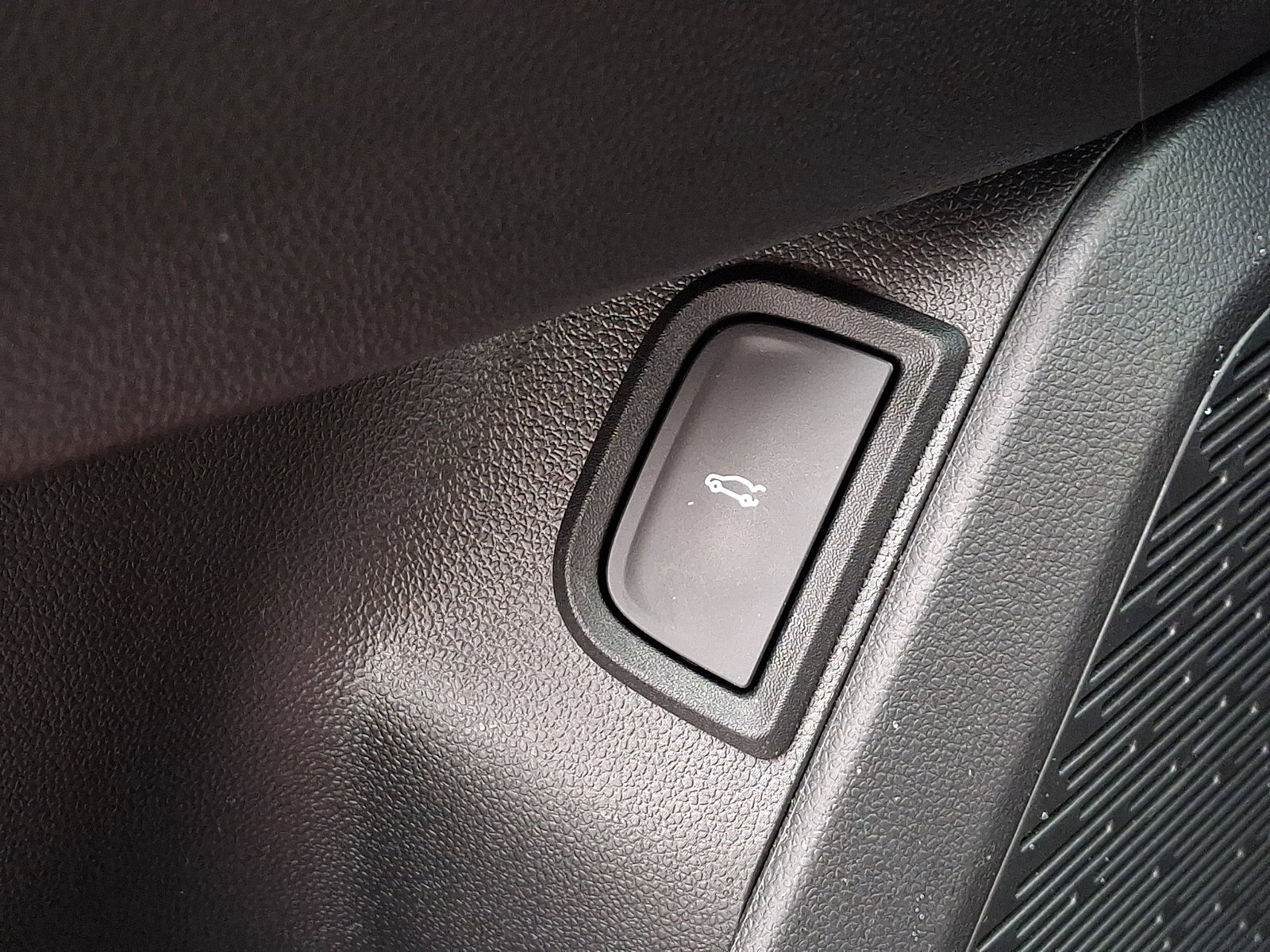 Used 2025 Chevrolet Equinox ACTIV w/ Safety and Technology Package FWD image 26