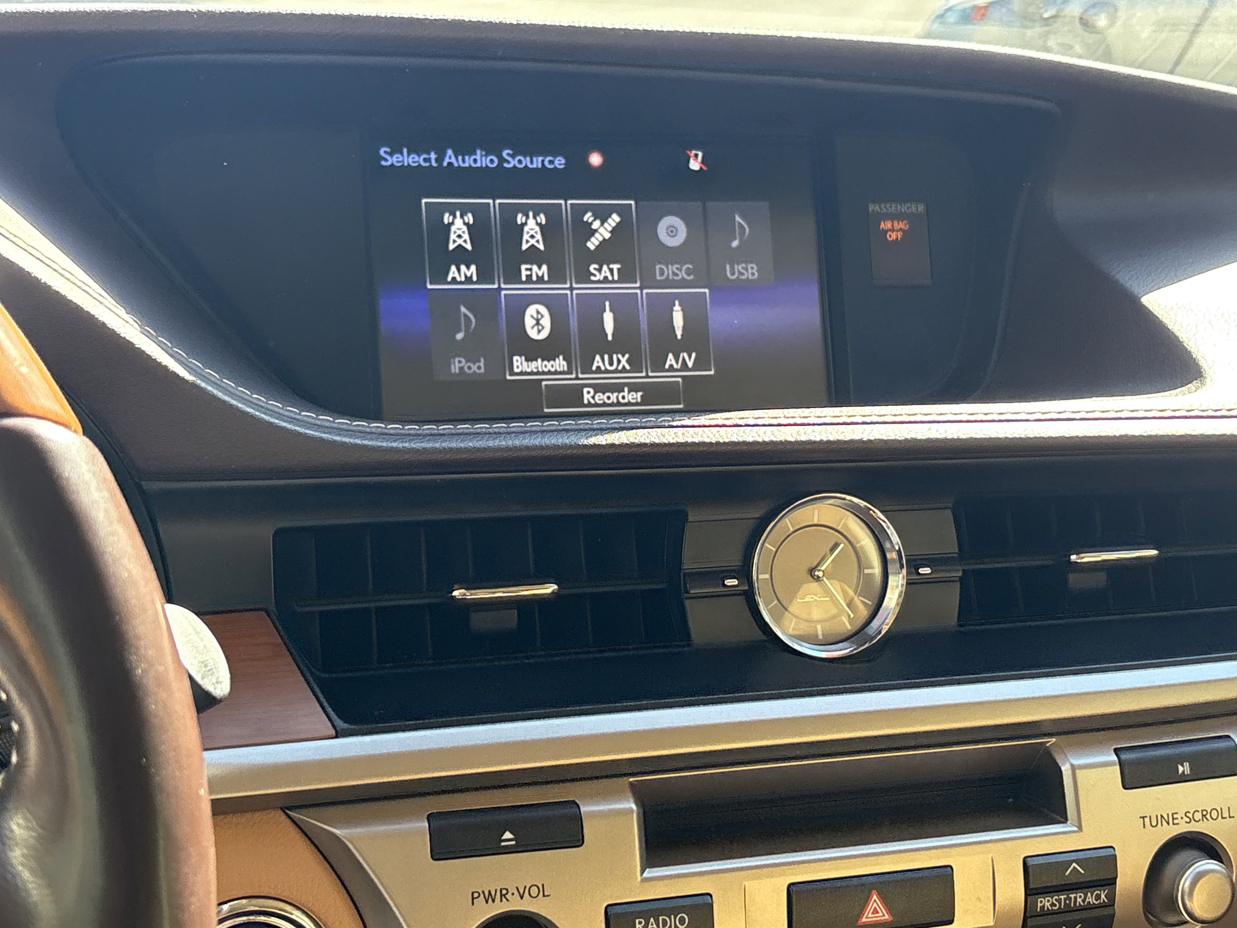 Used 2016 Lexus ES 300h w/ Luxury Package w/Wood Trim image 23