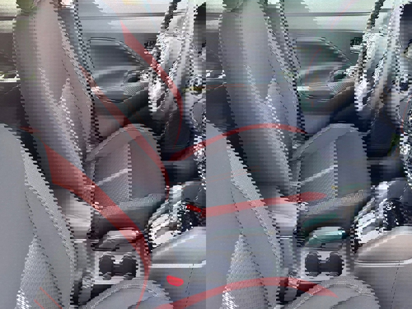 New 2025 Nissan Versa SR w/ Trunk Package image 12