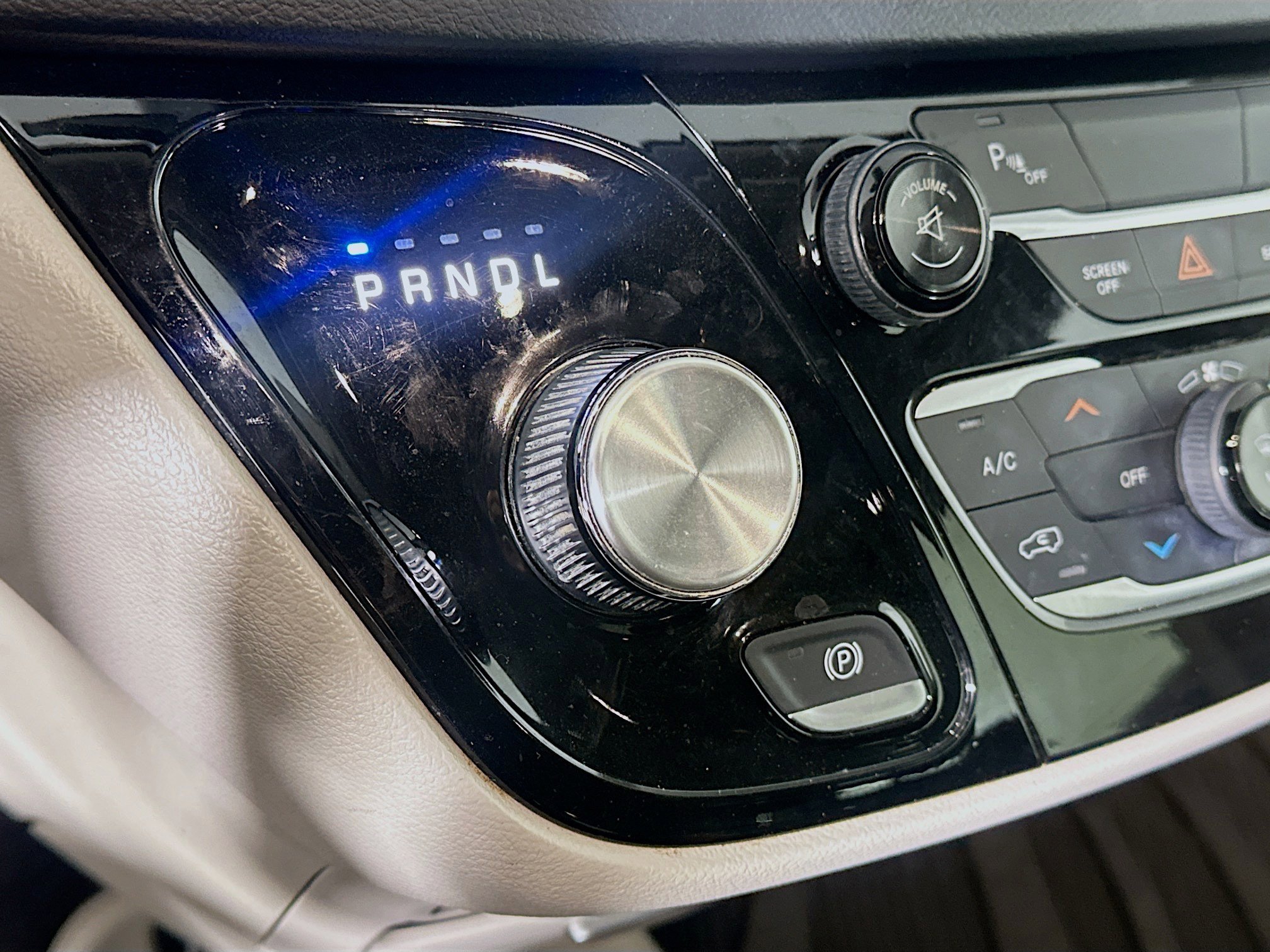 Used 2017 Chrysler Pacifica Touring-L w/ Tire & Wheel Group image 25