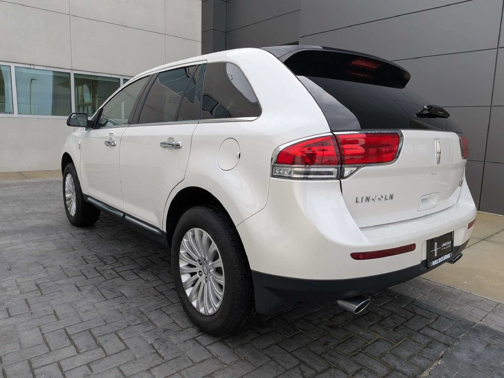 Used 2014 Lincoln MKX FWD w/ Walnut Swirl Wood Package image 3