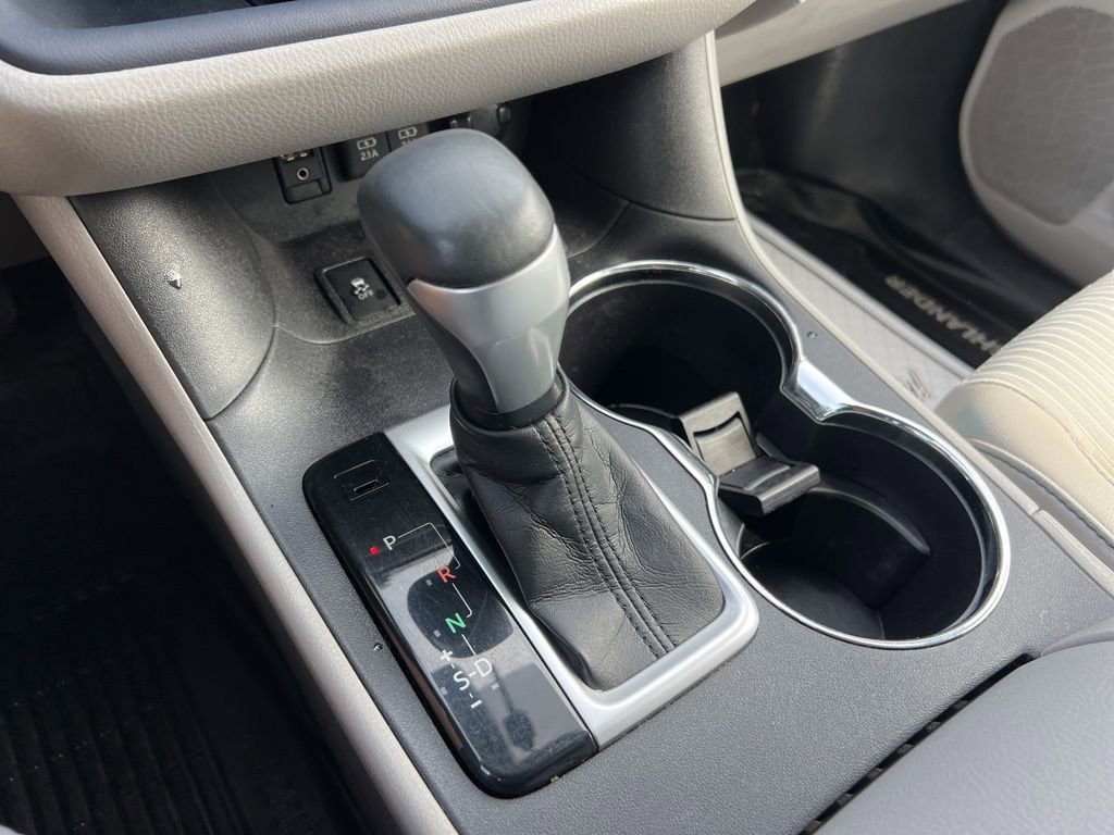 Used 2017 Toyota Highlander LE AWD/4WD image 14