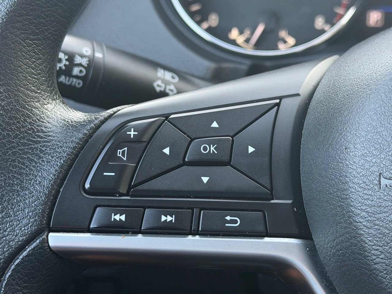 Used 2020 Nissan Rogue Sport S FWD image 13