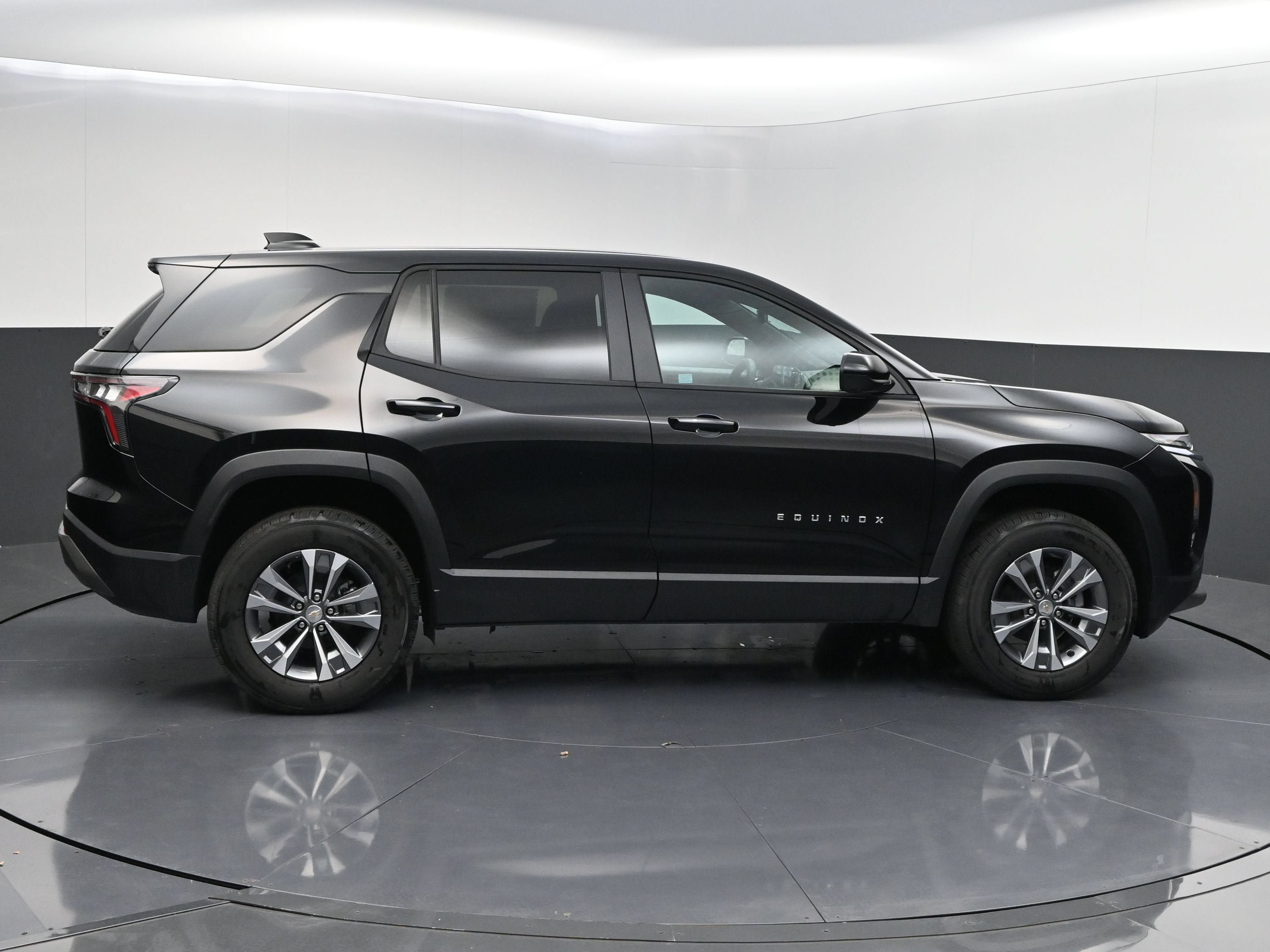 New 2027 Chevrolet Equinox LT w/ Convenience Package II FWD image 9