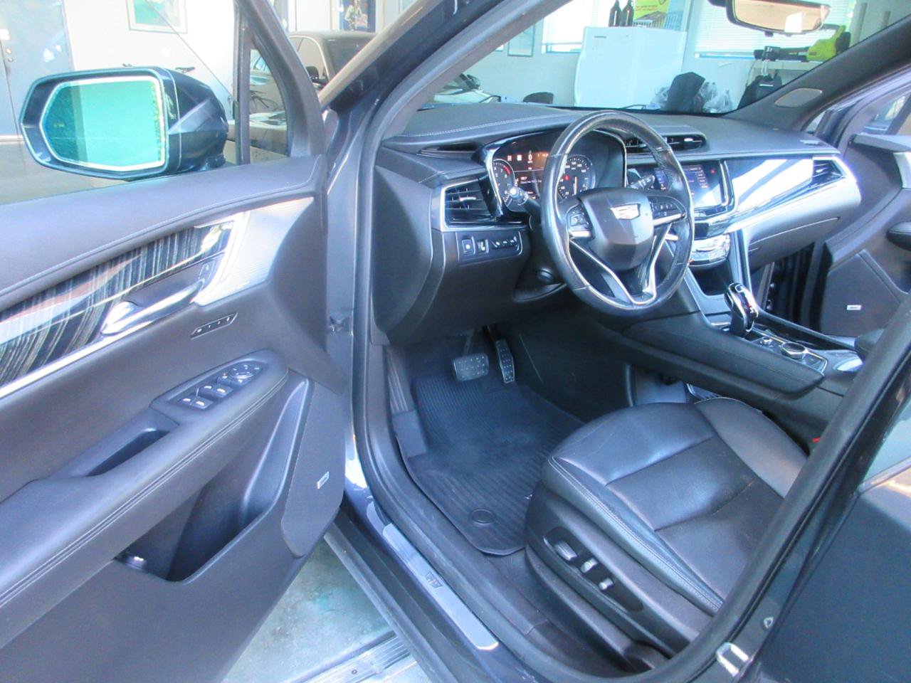 Used 2020 Cadillac XT6 Premium Luxury AWD/4WD image 6