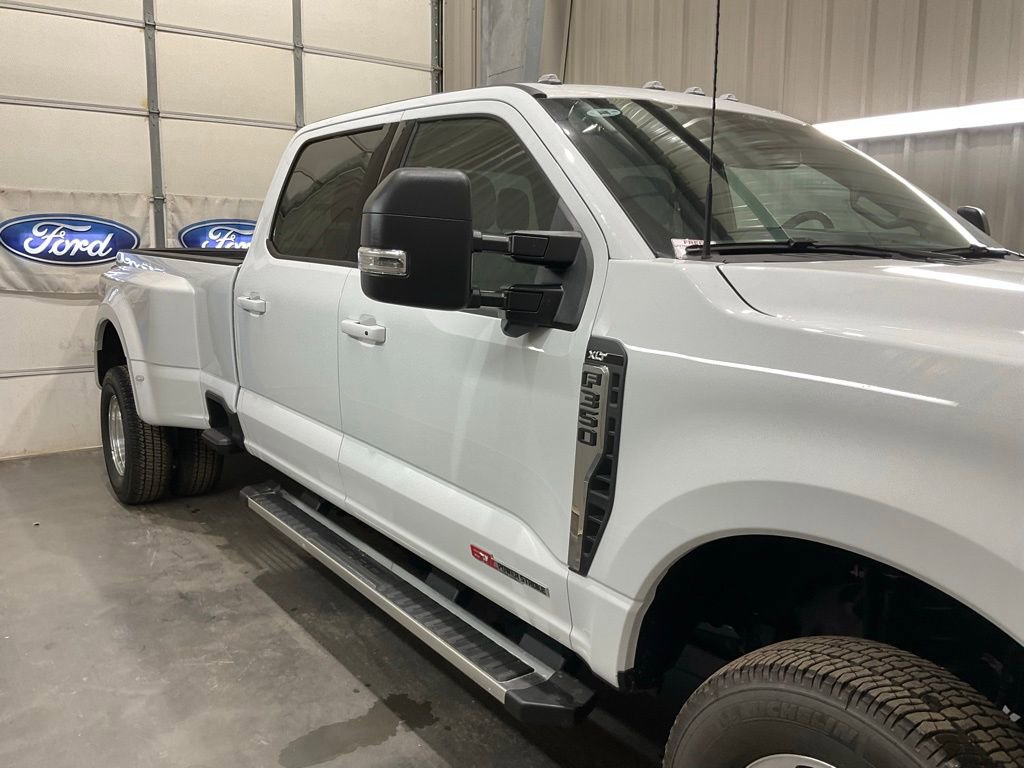 New 2026 Ford F350 XLT w/ XLT Premium Package AWD/4WD image 4