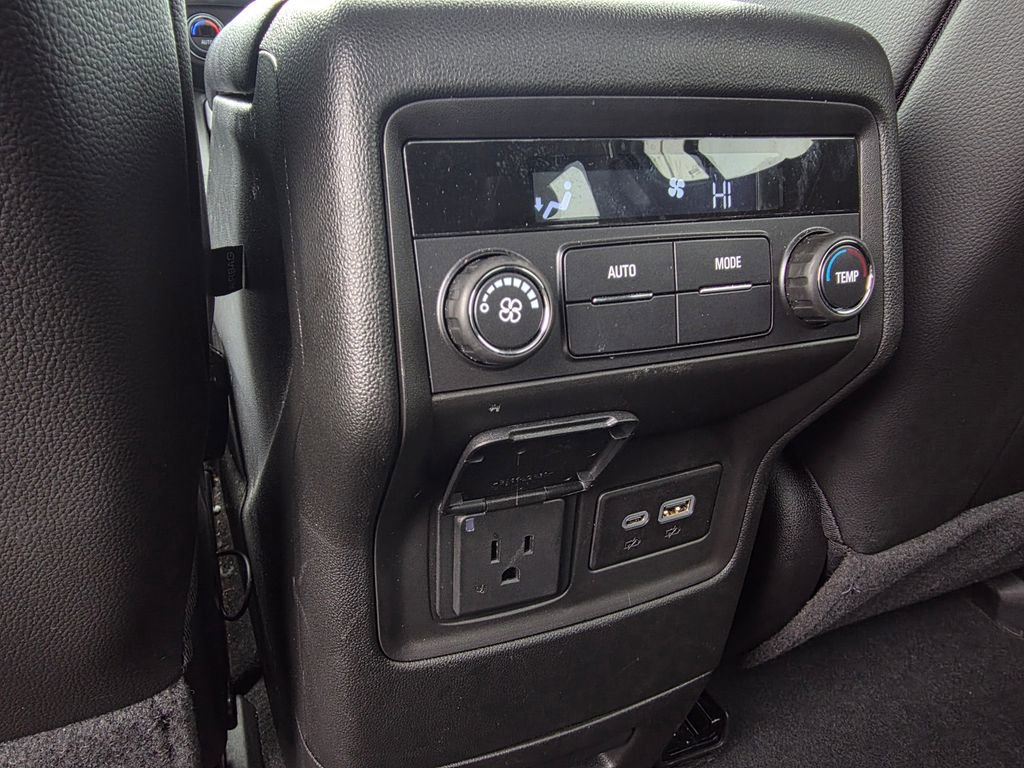 Used 2023 GMC Acadia SLT w/ Elevation Edition image 24