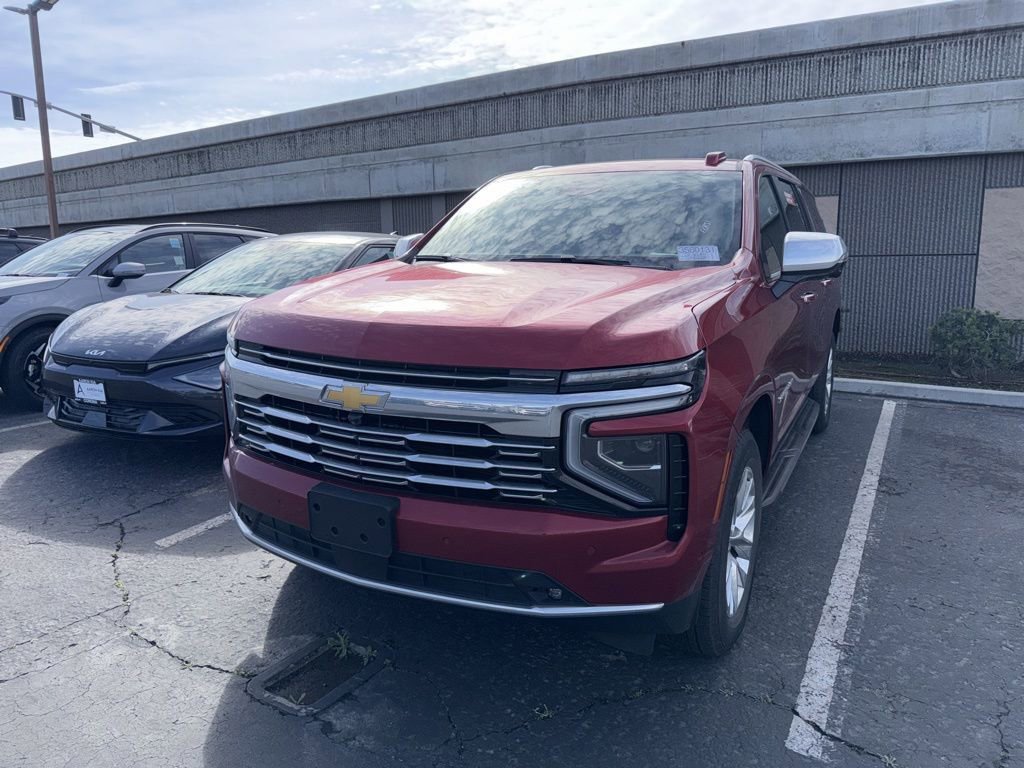 Used 2025 Chevrolet Suburban Premier image 2