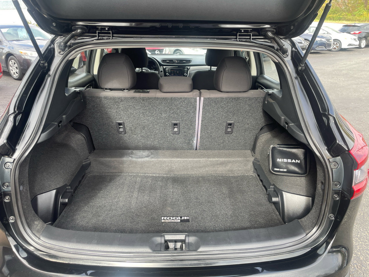 Used 2022 Nissan Rogue Sport S image 7