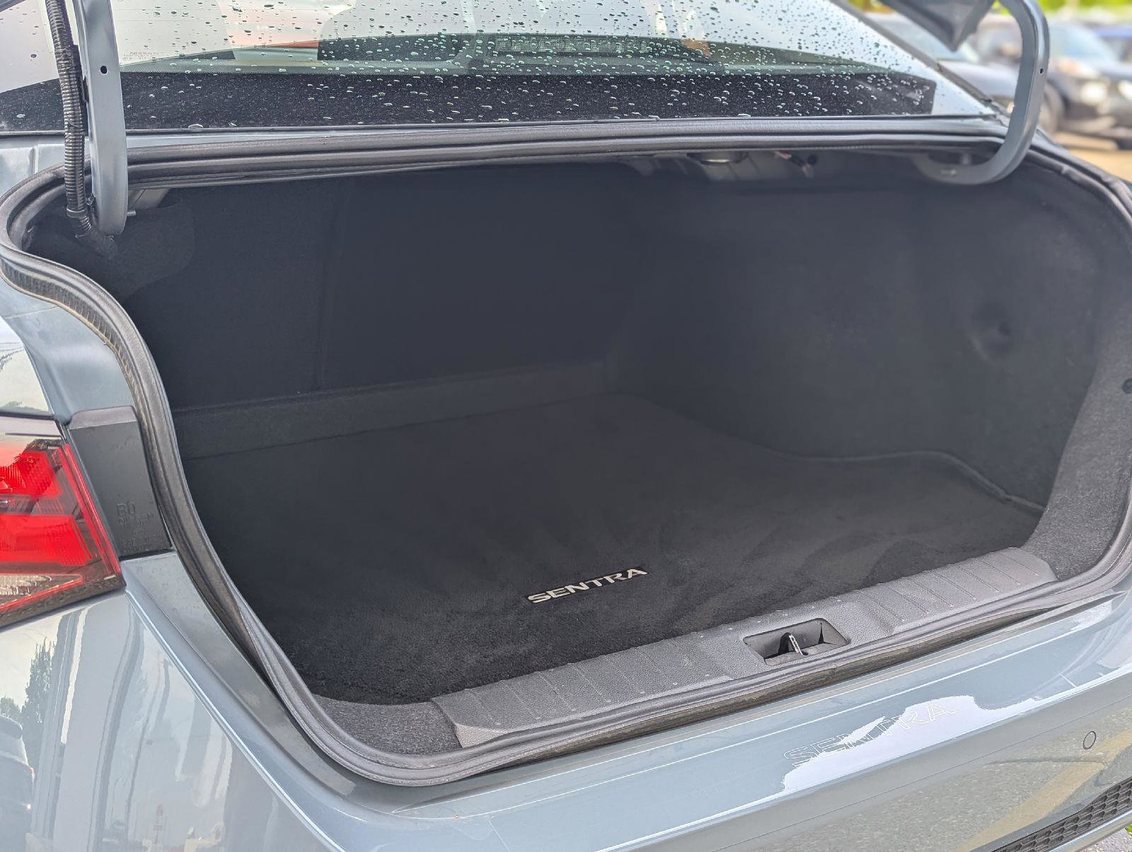 Used 2024 Nissan Sentra SV FWD image 31