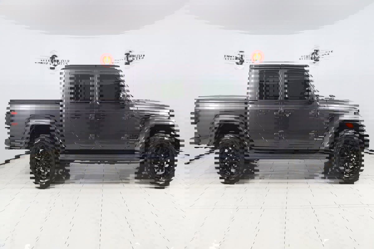 Used 2021 Jeep Gladiator Overland image 2