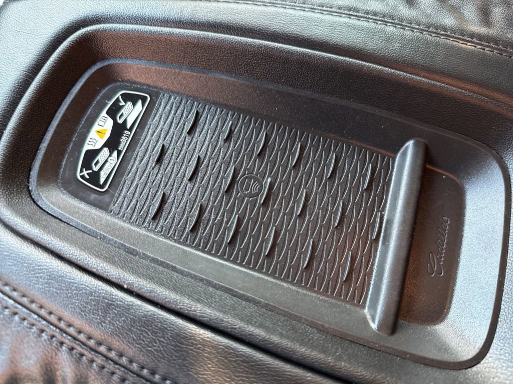 Used 2017 Cadillac Escalade ESV Luxury image 36