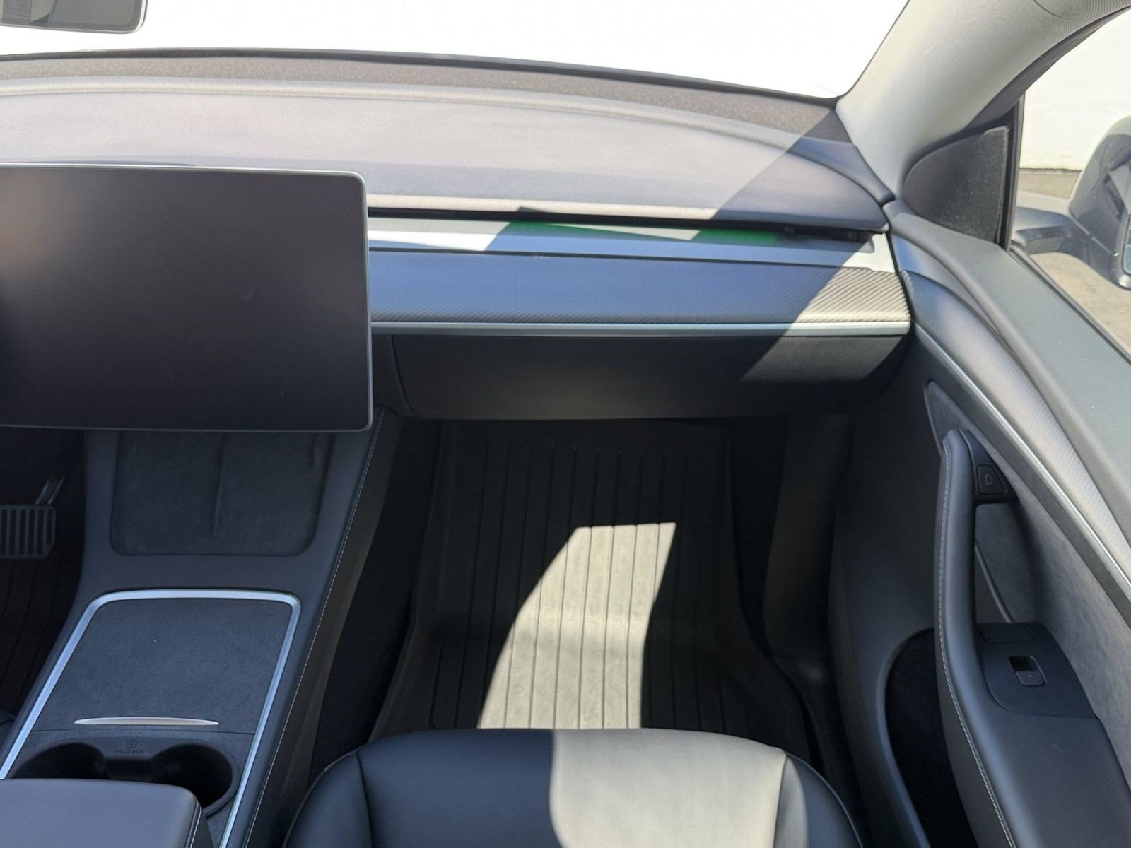 Used 2024 Tesla Model Y 2WD image 28