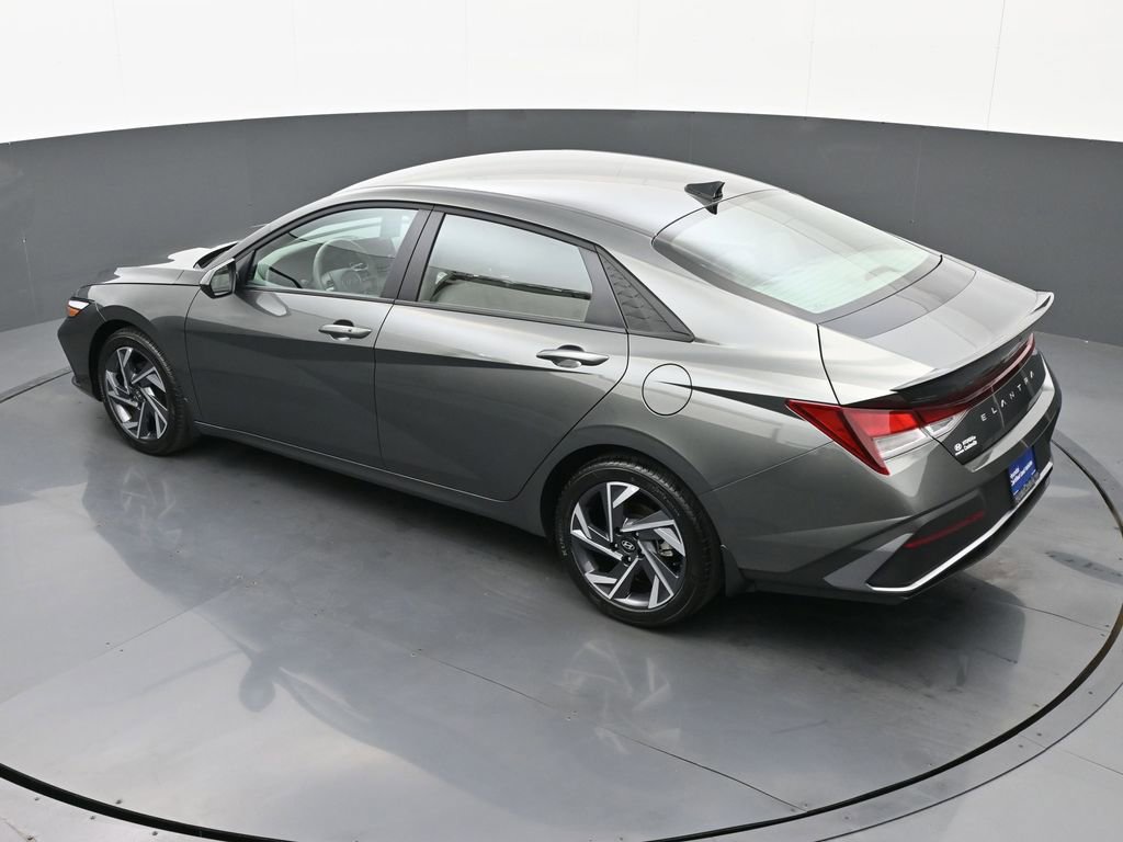 Certified 2025 Hyundai Elantra Sport image 40