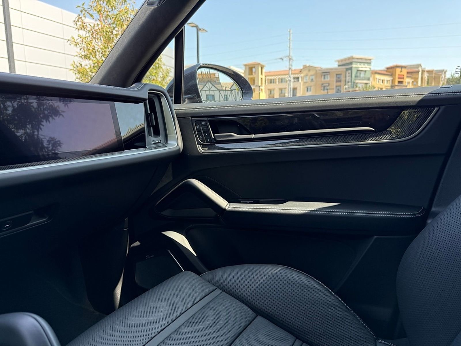 New 2025 Porsche Cayenne Turbo AWD/4WD image 23