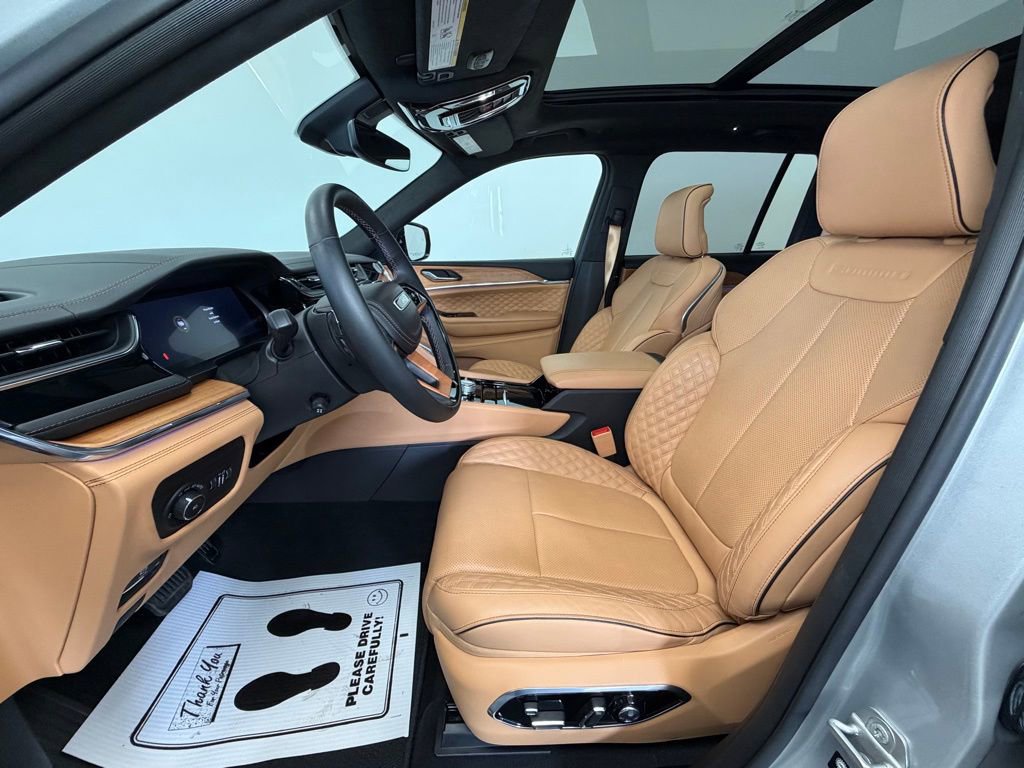 Used 2024 Jeep Grand Cherokee Summit image 4