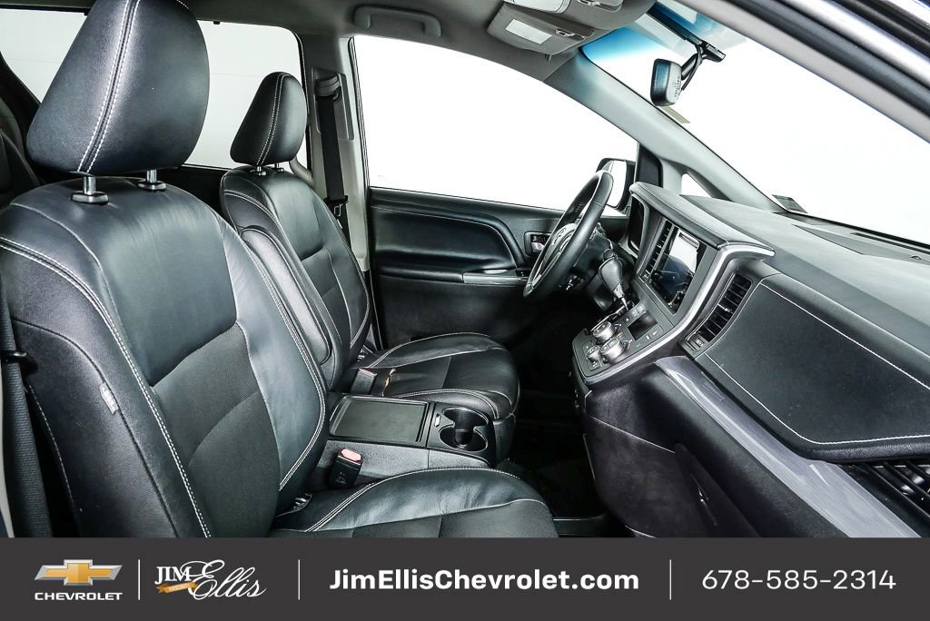 Used 2016 Toyota Sienna SE image 21