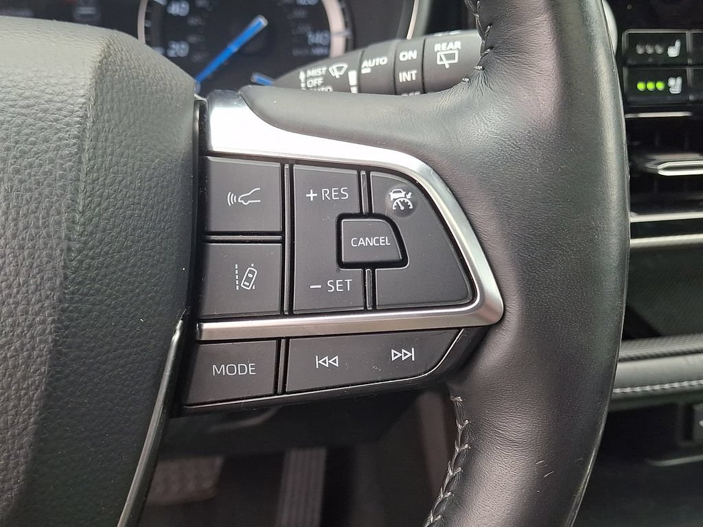 Used 2021 Toyota Highlander Platinum AWD/4WD image 24