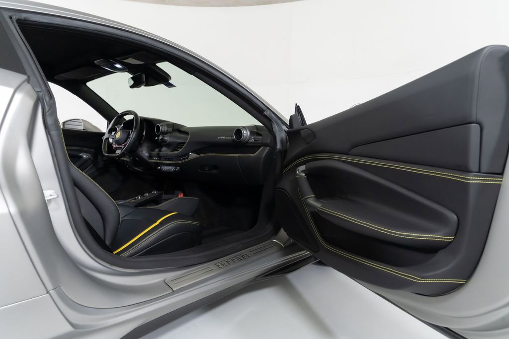 Used 2021 Ferrari F8 Tributo image 31
