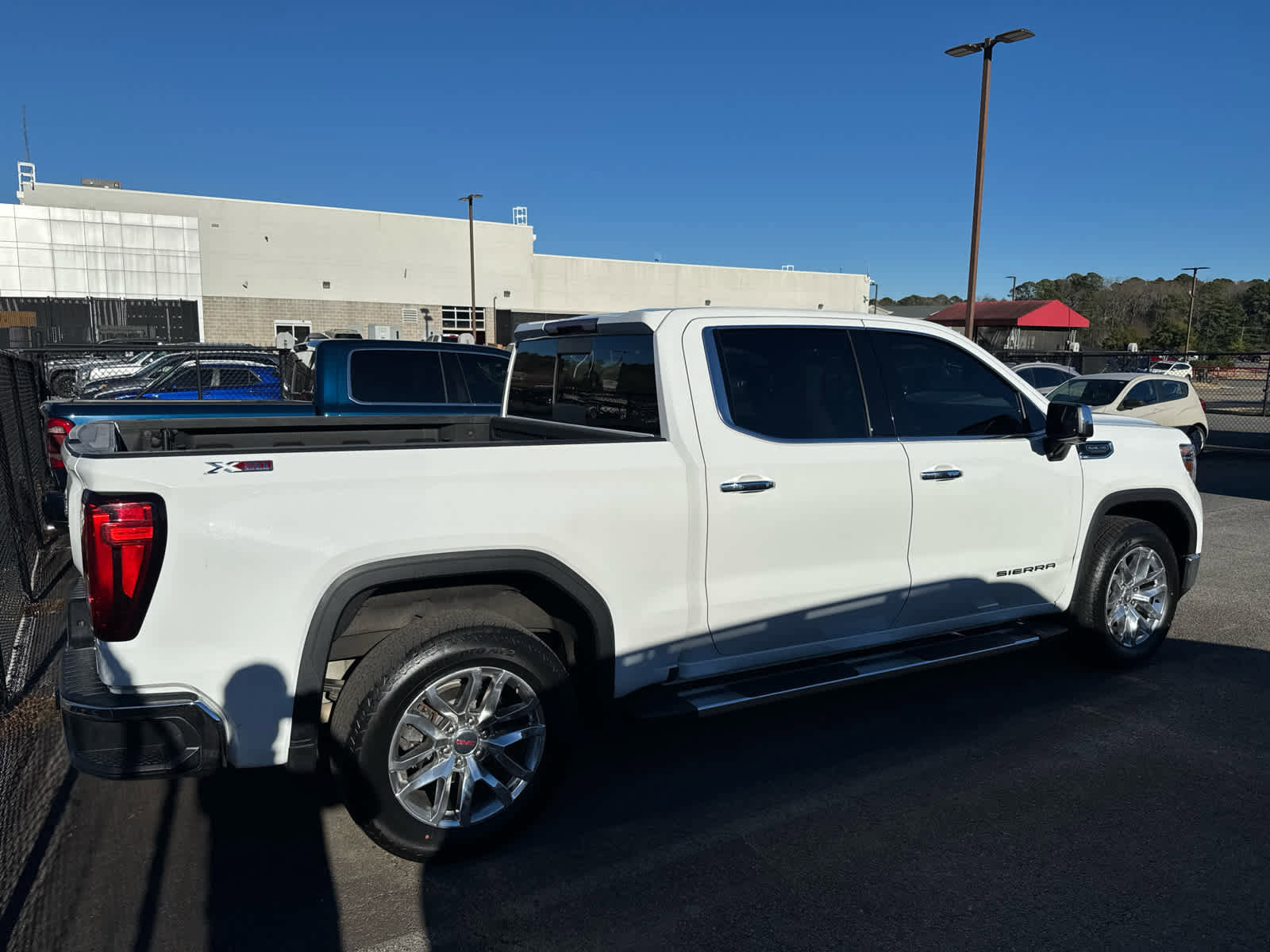 Used 2020 GMC Sierra 1500 SLT w/ SLT Premium Package image 2