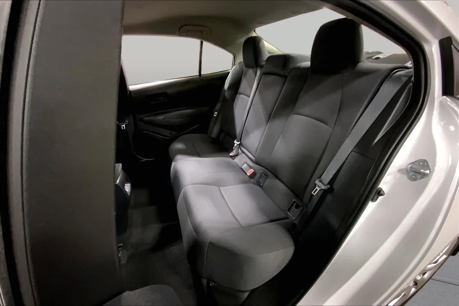 Used 2025 Toyota Corolla LE FWD image 21