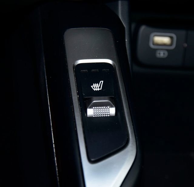 Certified 2024 Kia Sorento EX w/ Panoramic Sunroof Package image 25