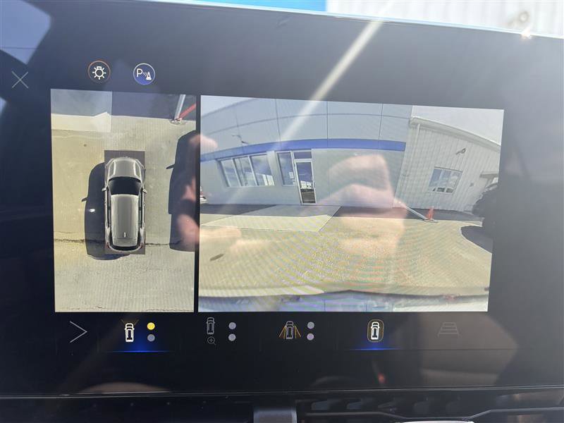 Used 2025 Chevrolet Equinox LT w/ Convenience Package II AWD/4WD image 16