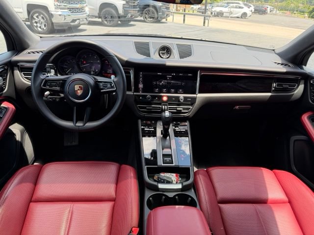 Used 2026 Porsche Macan AWD/4WD image 18