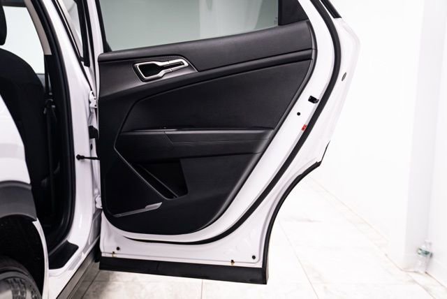 Used 2025 Kia Sportage LX image 28