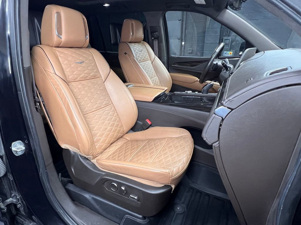 Used 2021 Cadillac Escalade ESV Premium Luxury w/ Driver Assist Tech Package AWD/4WD image 5